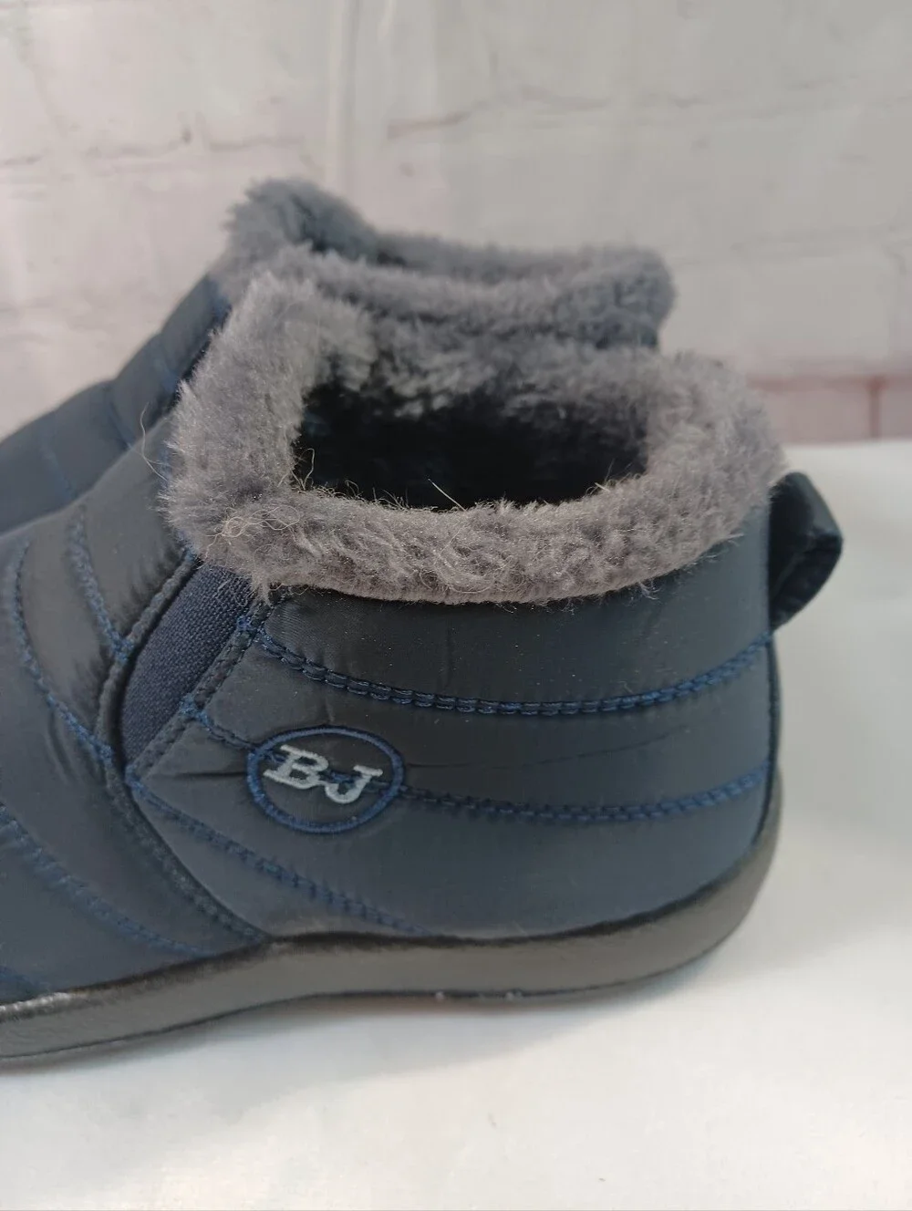 bj women's navy gray quilted faux fur lined winter ankle boots size 9M 40